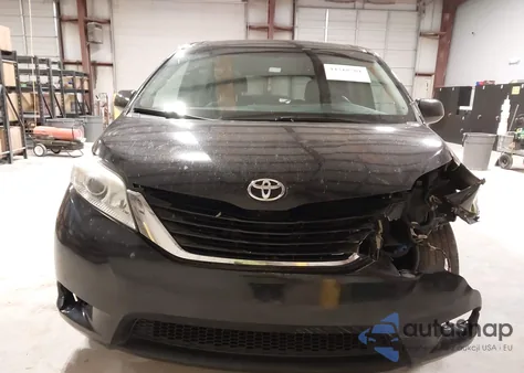 2015 Toyota Sienna Le 8 Passenger z USA, uszkodzony, nr VIN 5TDKK3DC6FS537518